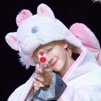 Be brave , Be humble ʕ•ﻌ•ʔ @B_hundred_Hyun ♡ 邊伯賢 ♡ 변 백현 ♡ BYUN BAEKHYUN ♥ 🅑🅐🅨🅗🅨🅤🅝🅑 🖤 EXO OT9 🖤 fan accout