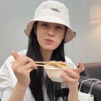 หลิงไม่บอกหรอกนะ 🦭✨ (@charxx_a) 's Twitter Profile