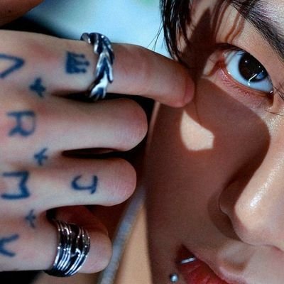 BTSが日々の活力な大人アミ。ググペン名乗ってるけど結局はオルペン。No Music No Life ( my favorite music is 90's HIPHOP , R&B and Of course BTS songs too )
*基本通りすがりの為、無言フォロー,イイネ,RTをお許しください*