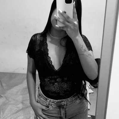 gabyvmoura__'s profile picture. 