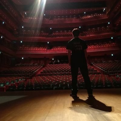 toshi_universe's profile picture. 明善演劇部→九演所属 役者

舞台上の熱気に魅せられました

DMからでも声かけ待ってます！