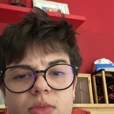 fanboy. just a french guy who’s studying theatre in london 🏳️⚧️ he/him 19