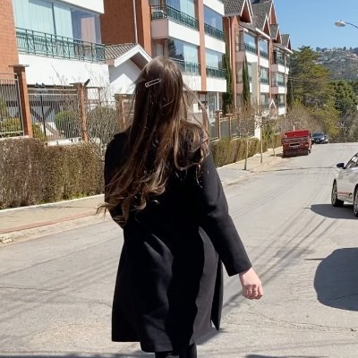 EEEEELA48's profile picture. 