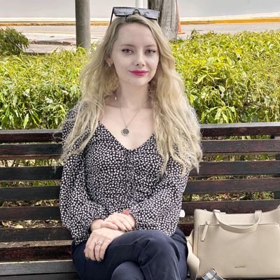 ESL teacher, marketing consultant, music and comics lover!