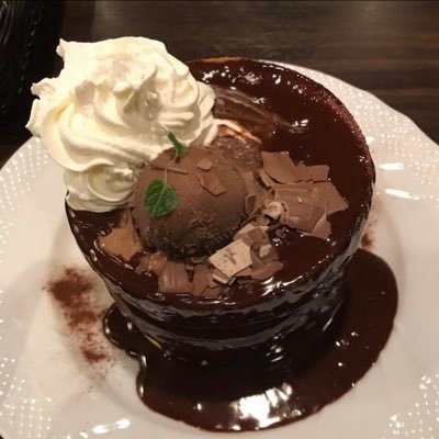 Liella!のみんなを愛しています。石焼き芋おいも選手権2連覇🍠👑 んでチョコ🍫と甘いものとカードゲームと卓球🏓とカラオケ🎤が好き