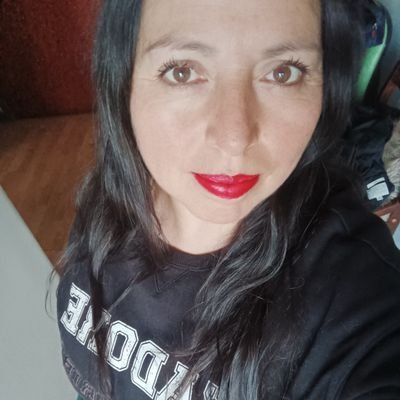 Ni ahí con el ser que opine mal de mí. La música es mi vitamina. Mamá de👧🏼 🧑,9😺y 4🐶. Flores de Bach y Reiki. Naturopatía🌿. Practico krav magá y tkw 🥋