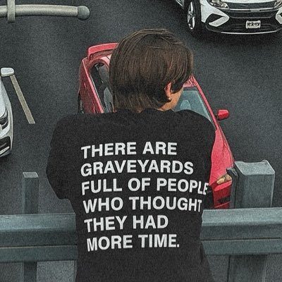 Mullad01's profile picture. If you know how quickly people forget the dead, you will stop living to impress people. 🇳🇬🇳🇬🇳🇬