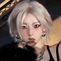 jijelyi's profile picture. 