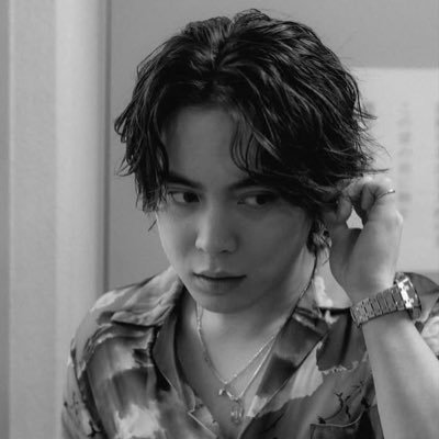 mamiiy323's profile picture. ゆーりんちのお友達が欲しくてアカウント作りました!! かなりの大人で、超見知りなので タメでどんどん話しかけてもらえると嬉しいです💖めっちゃ喋ります♡♡優里くんのことたくさん教えてください🫶🏻無言フォローすみません… back number 7年目 one room🔑