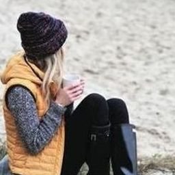 Sloutu886283's profile picture. 