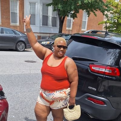 Fake Bougie 💅🏾
Fatter in person
40/40 club 🥂🍾
#BlackLivesMatter ♎