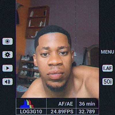 Footballer ⚽Startup_Photographer📸Strive for whatever you want @fireboydml👑🎯Chelsea 💙WORLD CHAMPIONS 🏆IG@Oba_yemii ⭐️CEO MiLanLaundaryServices