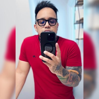 CarlosRszx's profile picture. Las opiniones en ésta cuenta no me definen cómo persona. Soy Carlos y soy RAYADO.