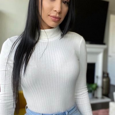 Lorettasmi80045's profile picture.