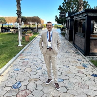 drfarukay's profile picture. ~ Şehremini Anadolu Lisesi'16 ~ Düzce Üniversitesi Tıp Fakültesi'22 ~ Bağcılar EAH Üroloji