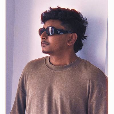 upsidedown_r99's profile picture. 