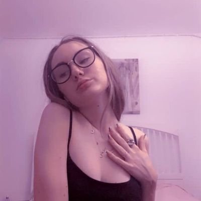 I love cock that makes me honey... before even getting it 💋🥒