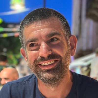 Collaborateur parlementaire de @pacolombani - Responsable des réseaux sociaux @pnazionecorsa & @avanzemu - Fondateur de @rdipetrupa - @scbastia 💙