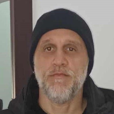 macedoniabulgaria@abv.bg Земя
Тази земя, по която тъпча сега,
тази земя, която пролетен вятър пробужда, тази земя – не е моя земя, тази земя, простете, е чужда