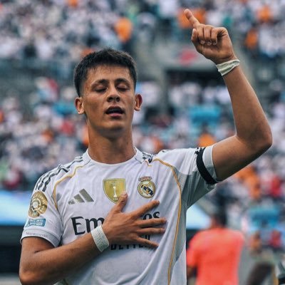 simo_1712's profile picture. Madridista hasta la muerte | 🇵🇸
