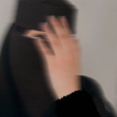 الشخص الذي يجعلُك من أساسيات يومه، يستحقُ أن تبني لهُ في قلبك وطناً يليقُ به🖤