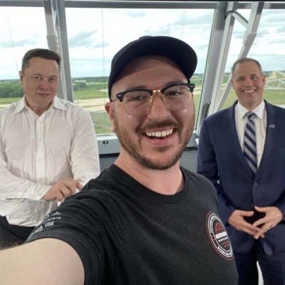 Guiding @ElonMusk's vision for a better future through Spacex, Tesla, Neuralink, and more. & I Tech enthusiast, dream chaser, and innovation