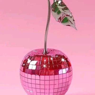 luque_myriam's profile picture. Lic. Estudios Internacionales, UCV. Admiradora de mi papá y mamá.Orgullosamente venezolana🇻🇪 y de los Tiburones de La Guaira... ¡Que retumbe la samba!.