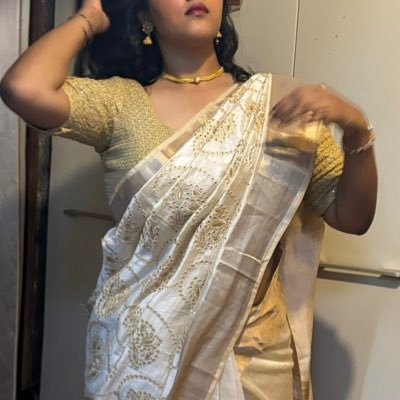 seekebabe's profile picture. my three favourite things are the oxford comma, irony and missed opportunities.                 sometimes law.