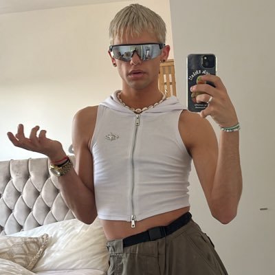 mi is tartalomkészítők vagyunk, csak mi fake scenariokat gyártunk