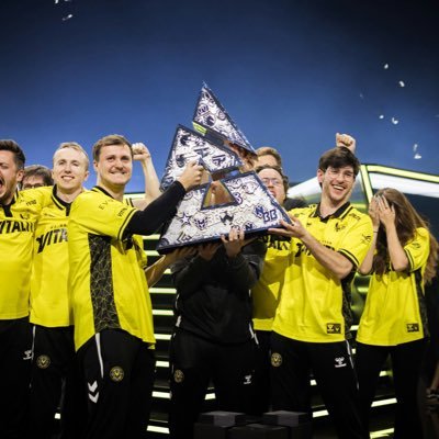 22 yo | Supporter Vitality🐝💛🖤 | Playstation Trophy Hunter #33🏆 | #VforVictory | #LAThieves | #McLaren #LN4 #OP81 | Chauve monster | Vive la France 🇫🇷