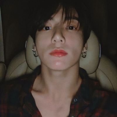 Army, OT⁷ e Jungkook Utted.
Jornalista, fanfiqueira e digo às vezes que também sou escritora.
Muitos surtos e devaneios
ELA/DELA