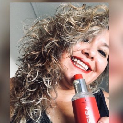 Cronista de exteriores en #ComodoroRivadavia. Trabajo en @cronicaCRD y #LU4 🎙Fans Nº1 de @lapostaCRD //Amo los cerros y a mi gata Renata 😻