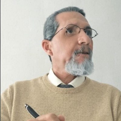 Historiador. Columnista semanal en @ElNACIONALWEB, Poeta e historiador