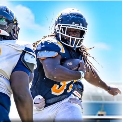 #STRIVEFORGREATNESS RUNNING BACK FOR @reinhardtFB
Height 5'7 Weight 200 GPA 3.70