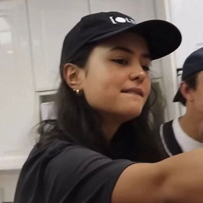 jenmattews's profile picture. i overshare here