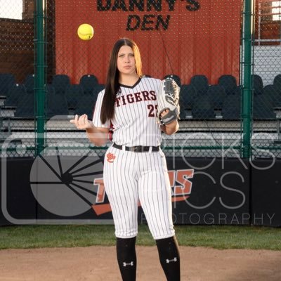 Select Fastpitch Mcmanus/ Class of 2026/ Edwardsville High School - email: marleyfox2121@gmail.com 5’11 RHP 1B