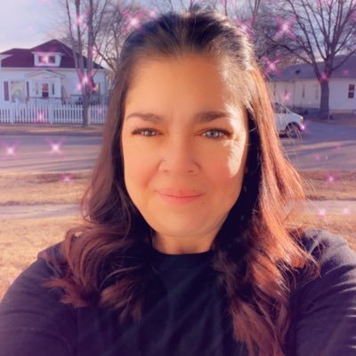 #preschool teacher aka chaos coordinator 👩🏻🏫 book lover📚foodie 🍣 excursionist✈️ KU Jayhawk🏀fan also love 🐘🍷🎼 $lissaluvscash #LoveWins GBR 🌽