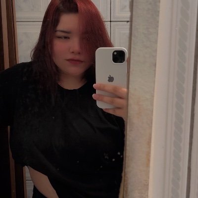 feelitwicee's profile picture. 