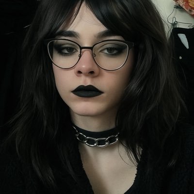 aquelsusurro's profile picture. Just a femboy who speaks english and spanish