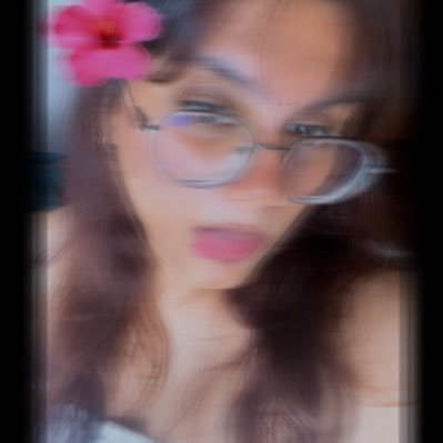 h4rshini's profile picture. if you ever feel alone ✨ don’t ✨