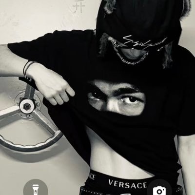 completeme_plz's profile picture. complete me