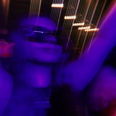 earth2nikta's profile picture. laughing alot, but thinking alot too
