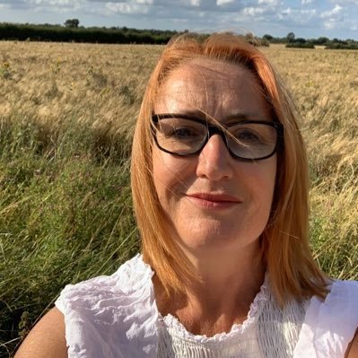 Often found rocking a Breton top. Loves interiors, property, movies + family. Living the rural dream in Norfolk. Co-founder @MonroeAvenuePR