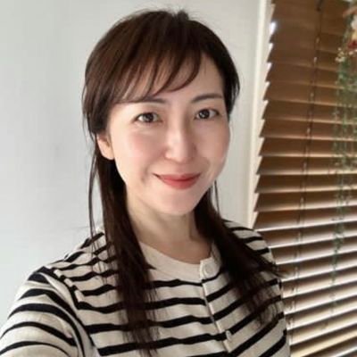 저는 한국계 캐나다인이자 의사입니다. 제 사명은 인류를 구하는 것입니다. 세상이 평화롭고 전쟁 없는 곳이 되기를 바랍니다.