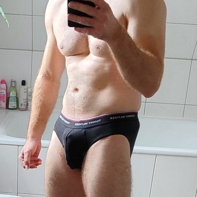 I'm your daddy in Berlin mostly into sub boys, sometimes a naughty bottomdaddy.🤤 moaning make me hot.
into #subbottom #masterandboys #voyeuristic #beingdom