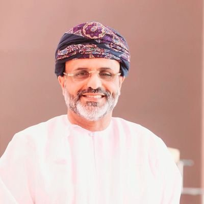 ماجستير إعلام من جامعة دوكين USA وعضو مجلس الشورى العماني سابقا , وأمين عام مساعد سابق للإعلام والعلاقات العامة بالمجلس .رئيس تحرير Oman Economic Review
