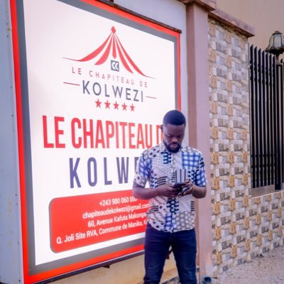 licencié en gestion informatique/réseaux des entreprises,passionné de la politique,panafricain.