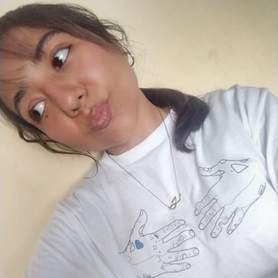 2️⃣9️⃣
• Retwiteadora compulsiva 🥴
• fangirl de profesión 💁🏽♀️
• más cachetes que persona🤭
• you should go and love yourself🩷
• apobangpo💜
• 🦷✨