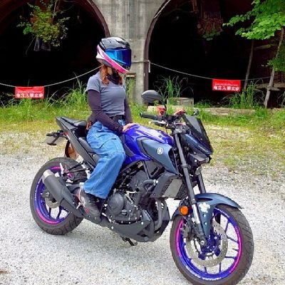 2023年11月に二輪免許取得、12月にヤマハMT-25を納車しました。
バイクで美味しいパン屋さん巡りをするのが目標🎵
周囲の人に心配かけてばかりですが、マイペースにmt25と走りたいなー☺