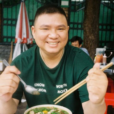 Với 5 năm kinh nghiệm trong lĩnh vực marketing, tôi là một chuyên gia năng động và sáng tạo, luôn cập nhật các xu hướng mới nhất để mang lại hiệu quả tối ưu.